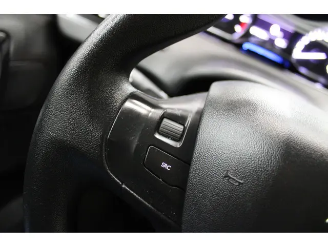 Peugeot 208 1.4 VTi Active 2012 Benzine 17