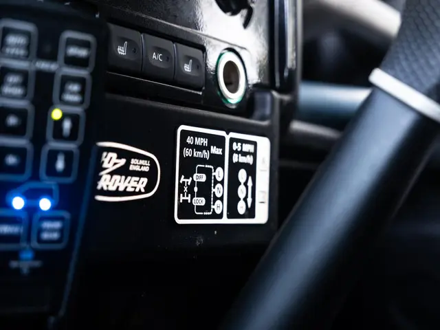 Land Rover Defender 2.2 D SW 90" XTech 2015 Diesel 43