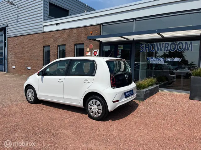 Volkswagen up! 1.0 BMT move up! 2018 Benzine 4