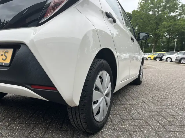 Toyota Aygo 1.0 VVT-i x-fun 1e Eigenaar 2018 Benzine 15