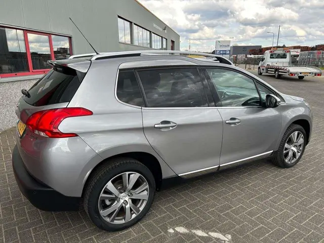 Peugeot 2008 1.2 PureTech Allure 2015 Benzine 4