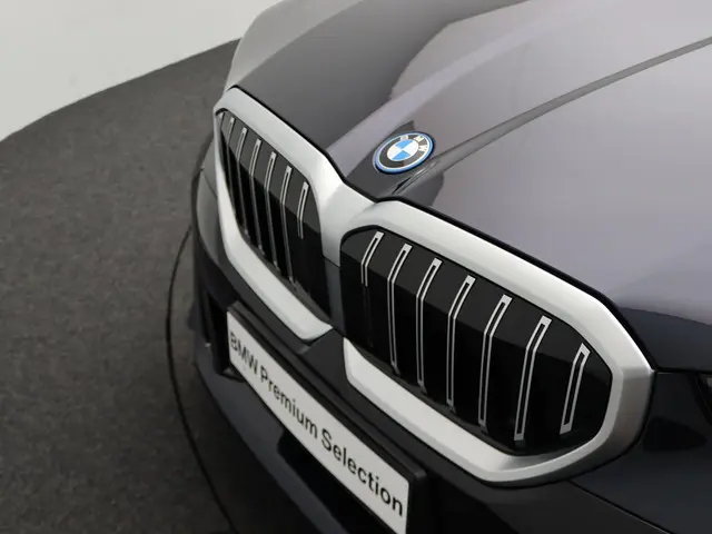 BMW 5 Serie Sedan 530e 2025 Hybride Benzine 6