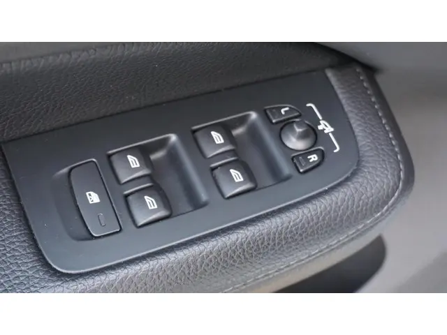 Volvo V60 2.0 T5 250pk R-Design 2019 Benzine 42