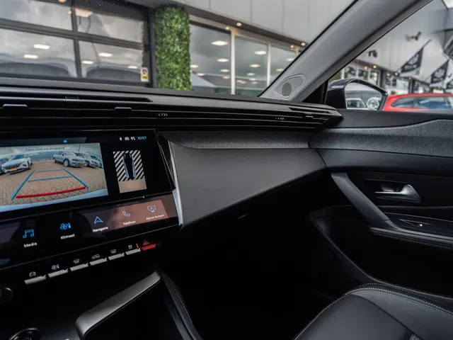 Peugeot 308 YHZT-D21700 2024 Diesel 2