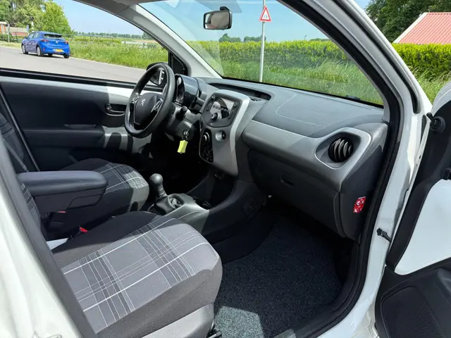 Peugeot 108 1.0 e-VTi Active 2018 Benzine 7