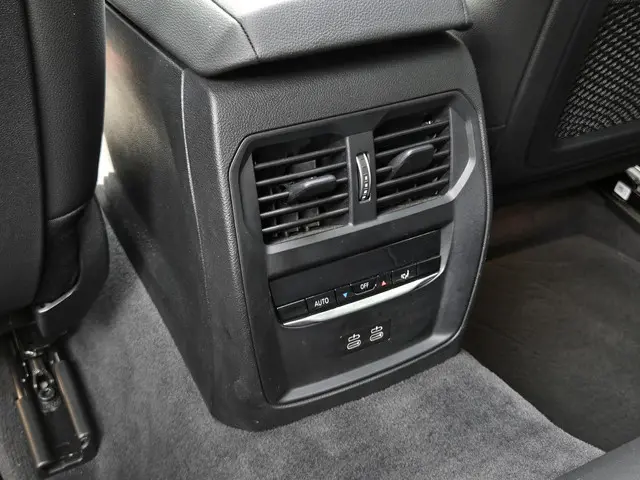 BMW 3 Serie Touring 330e xDrive 2021 Hybride Benzine 32