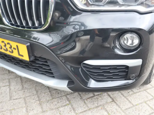 BMW X1 sDrive18i 136 PK High Executive 2017 Benzine 50