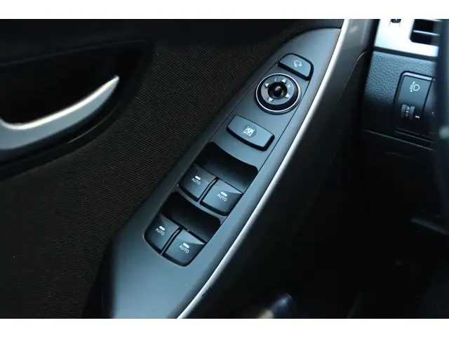 Hyundai i30 1.6 GDI GO! 2015 Benzine 24