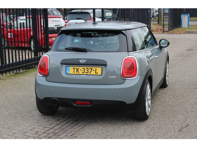 MINI One Mini 1.5 First Salt, Navigatie! 2018 Benzine 8