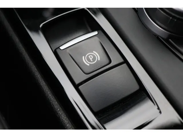 BMW X1 sDrive18i High Executive Automaat 2017 Benzine 50