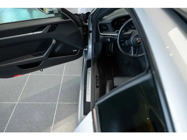 Porsche 911 992 3.0 Carrera 4S 2020 Benzine 23