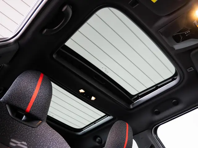 MINI 5-Deurs Cooper C 2025 Benzine 24