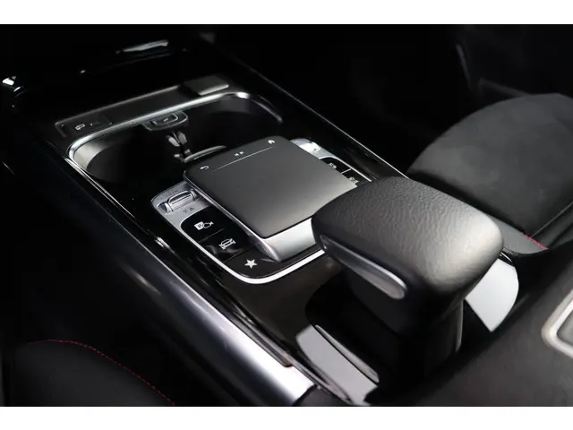 Mercedes-Benz B-Klasse 180 AMG 2019 Benzine 15