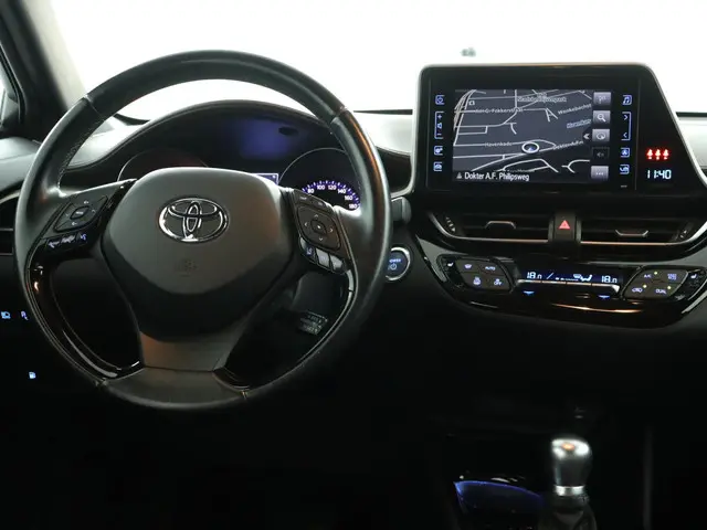 Toyota C-HR 1.8 Hybrid Executive 2017 Hybride Benzine 66