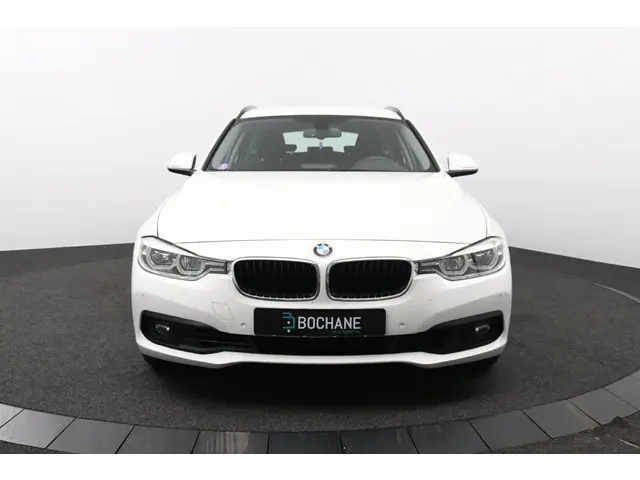 BMW 3 Serie Touring 320i Executive 2018 Benzine 44