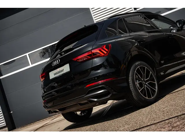 Audi Q3 45 TFSI e S edition 2022 Hybride Benzine 22
