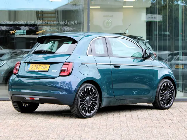 Fiat 500 3+1 La Prima 42 kWh 2023 Elektrisch 6