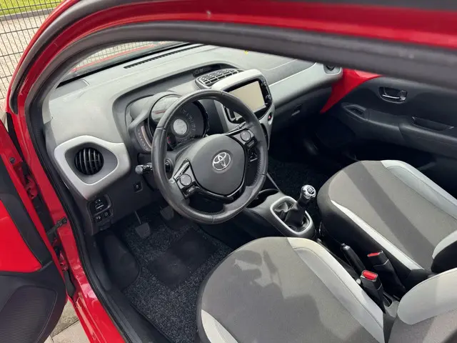 Toyota Aygo 1.0 VVT-i X Air Edition ( Cabrio ) 2016 Benzine 17