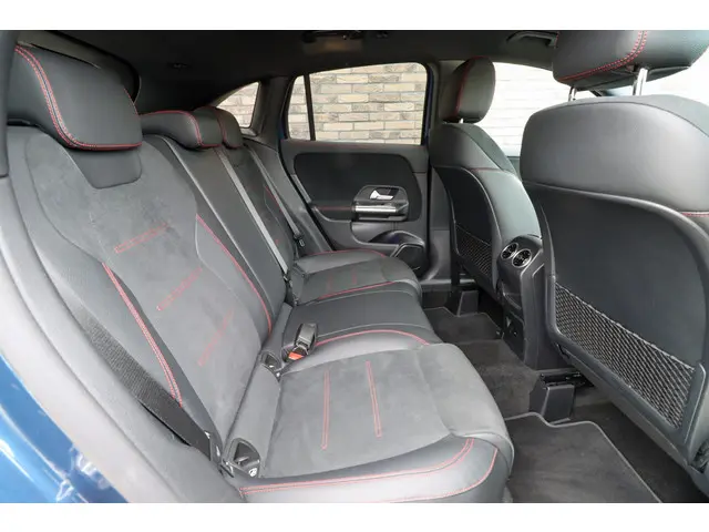 Mercedes-Benz GLA 250 e AMG Line 2022 Hybride Benzine 9