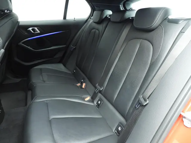BMW 1 Serie 5-deurs 118i 2021 Benzine 8