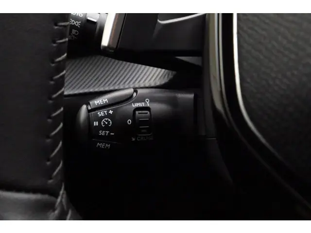 Peugeot 208 1.2 PureTech Allure Pack 2023 Benzine 26