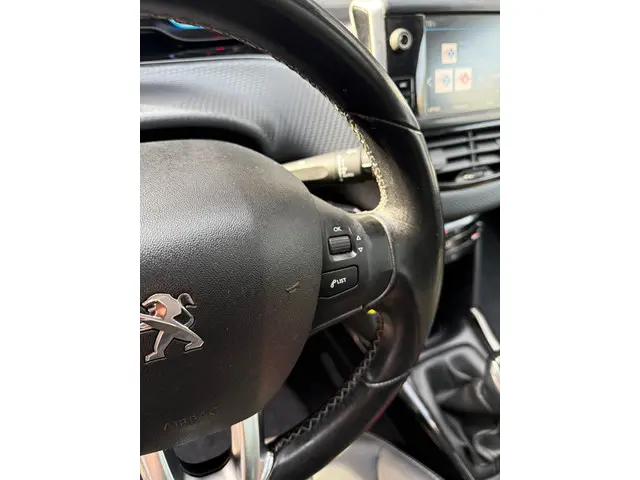 Peugeot 2008 1.2 PureTech Allure 2018 Benzine 34