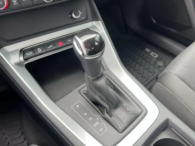Audi Q3 45 TFSI e S-Line 2021 Hybride Benzine 16