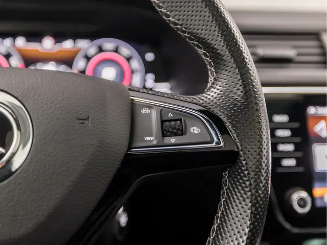 Škoda Superb Combi 1.5 TSI Sportline 2020 Benzine 24