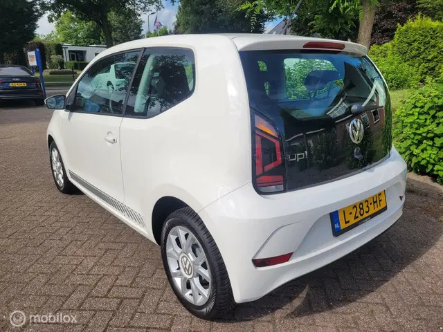 Volkswagen up! 1.0 BMT take up!,airco,lm 2017 Benzine 3
