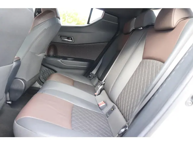 Toyota C-HR 1.8 Hybrid Executive 2019 Hybride Benzine 38