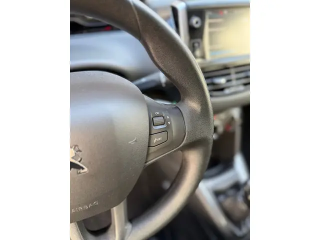 Peugeot 208 1.2 PureTech Blue Lion 2018 Benzine 36