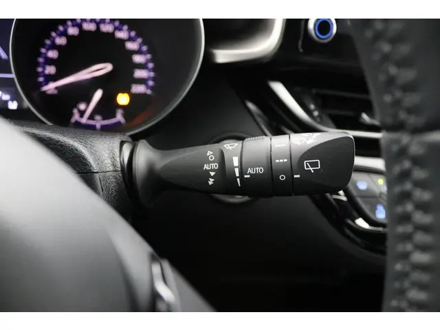 Toyota C-HR 2.0 Hybrid Executive 2021 Hybride Benzine 31