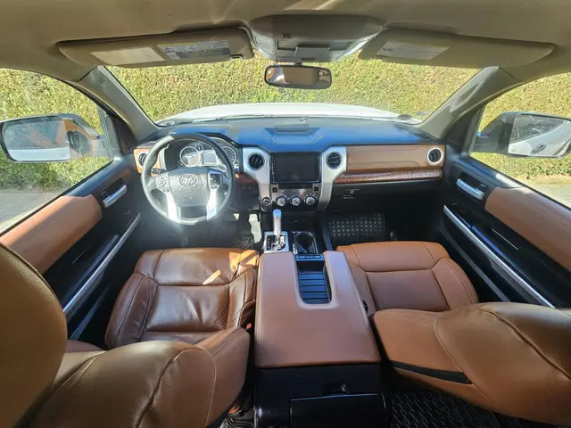 Toyota Tundra 5.7L V8 2015 Benzine 13