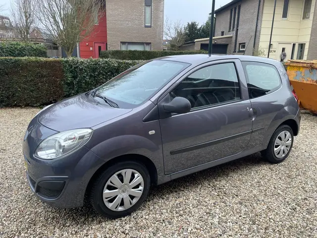 Peugeot 107 1.0 Active 2013 Benzine 16