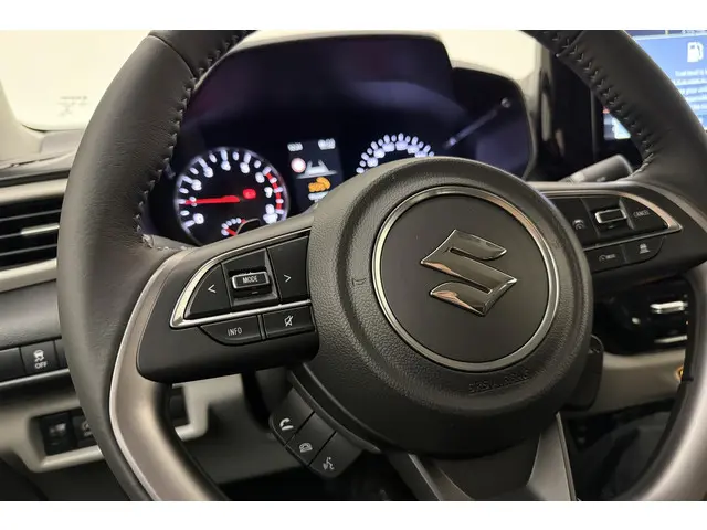 Suzuki Swift 1.2 Style Smart Hybrid 2025 Benzine 20