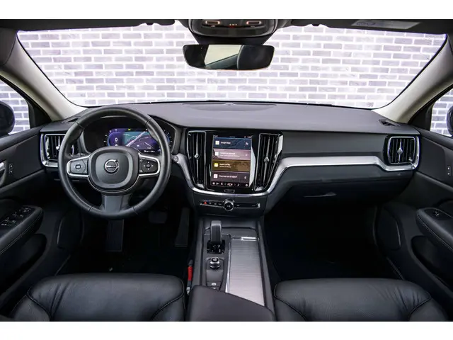Volvo V60 2.0 B3 Essential Edition 2023 Benzine 5