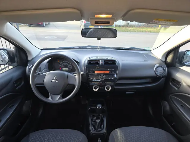 Mitsubishi Space Star 1.0 Entry 2015 Benzine 10