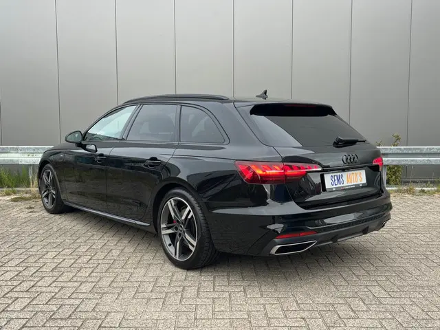Audi A4 Avant 40 TFSI S-Line Competition 2023 Benzine 3