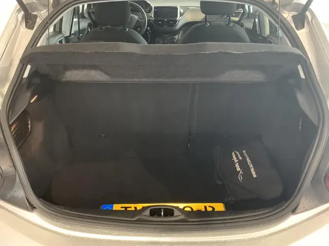 Peugeot 208 1.2 PureTech Signature 2018 Benzine 9