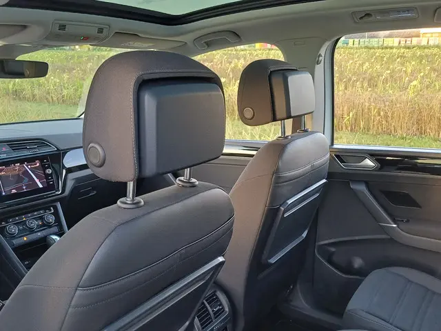 Volkswagen Touran 1.5 TSI Highline 2021 Benzine 32