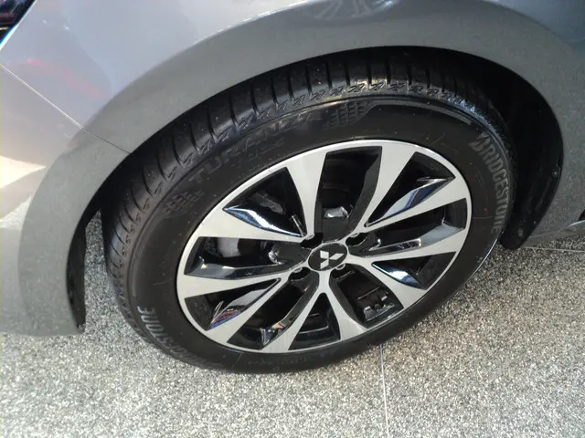 Mitsubishi Colt 1.0T MT Intense 92 PK 2024 Benzine 3