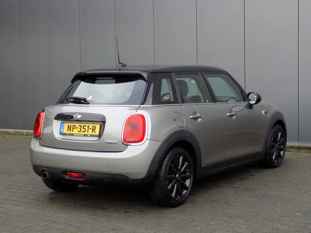 MINI Cooper Mini 1.5 Business Navi 6-Bak 2017 Benzine 7