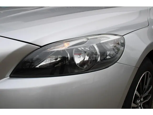 Volvo V40 2.0 T2 Momentum 2018 Benzine 24