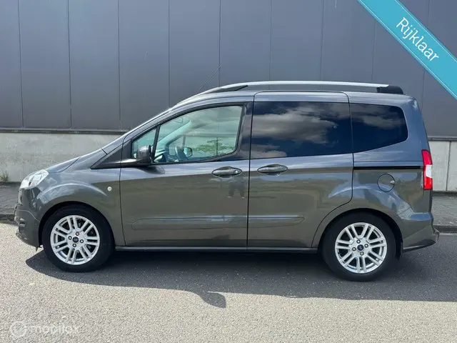 Ford Tourneo Courier 1.0 Titanium 2016 Benzine 4