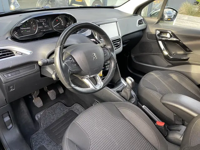 Peugeot 208 1.2 PureTech Allure 2018 Benzine 14