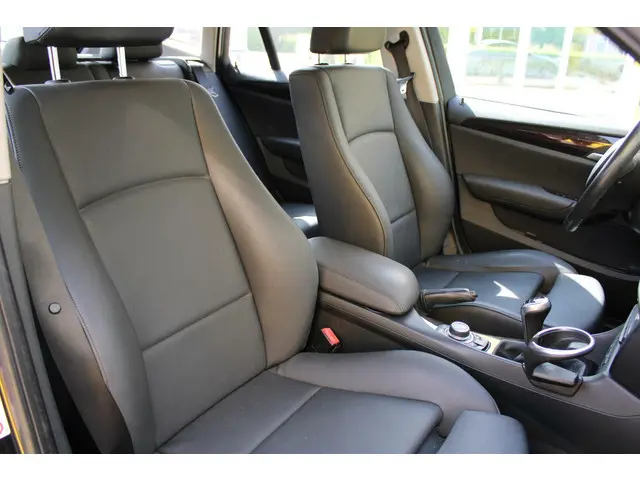 BMW X1 sDrive20i High Executive 2015 Benzine 13