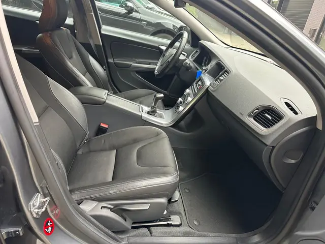 Volvo V60 2.0 D2 Nordic+ 1e Eigenaar Dealer 2017 Diesel 16