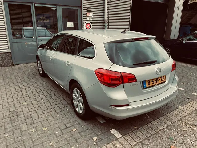Opel Astra Sports Tourer 1.4 Turbo Business + 2013 Benzine 7