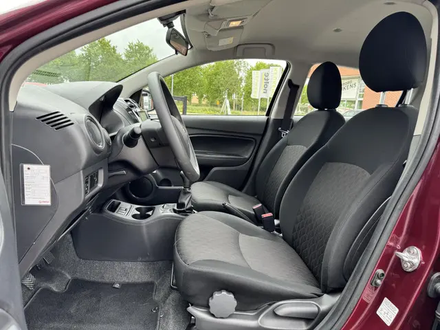 Mitsubishi Space Star 1.2 Connect+ 2024 Benzine 9