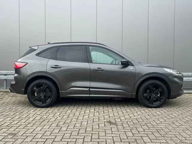 Ford Kuga 2.5 PHEV ST-Line 2022 Hybride Benzine 6